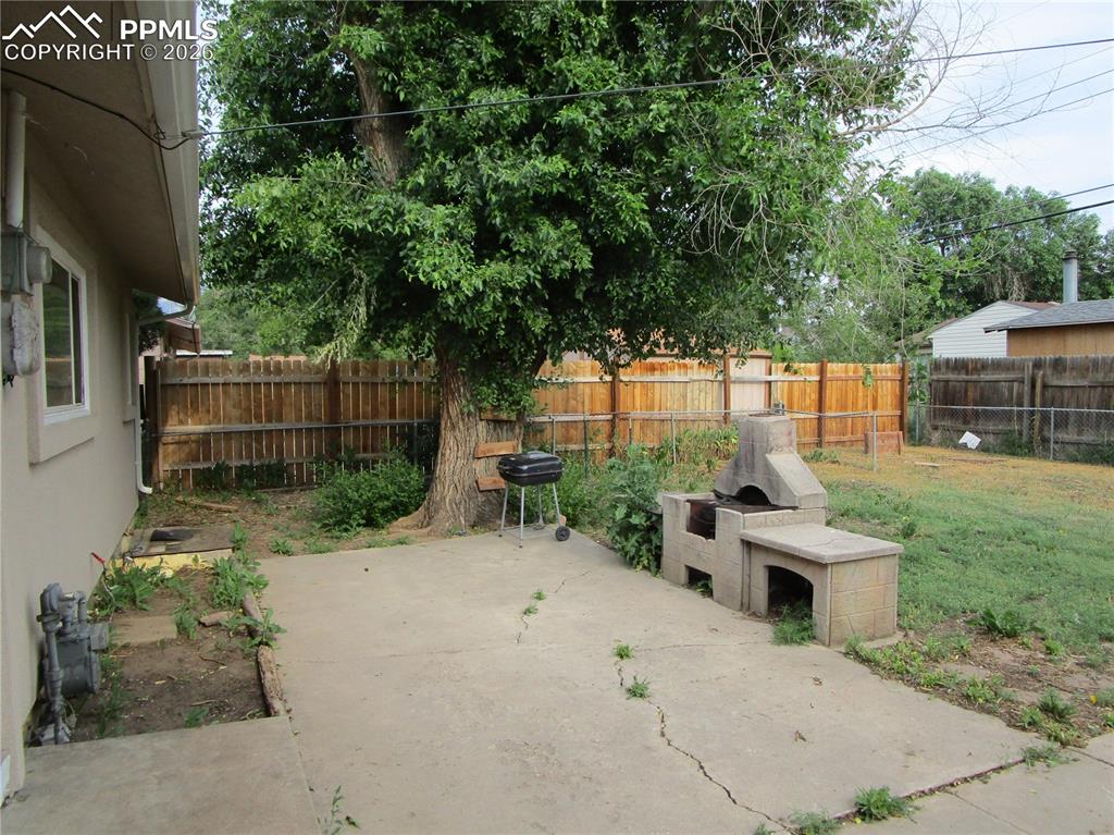 Image 14 of 14: Patio