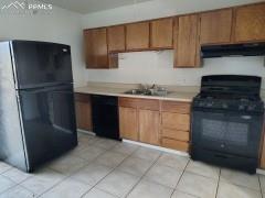 Image 7 of 14: Kitchen