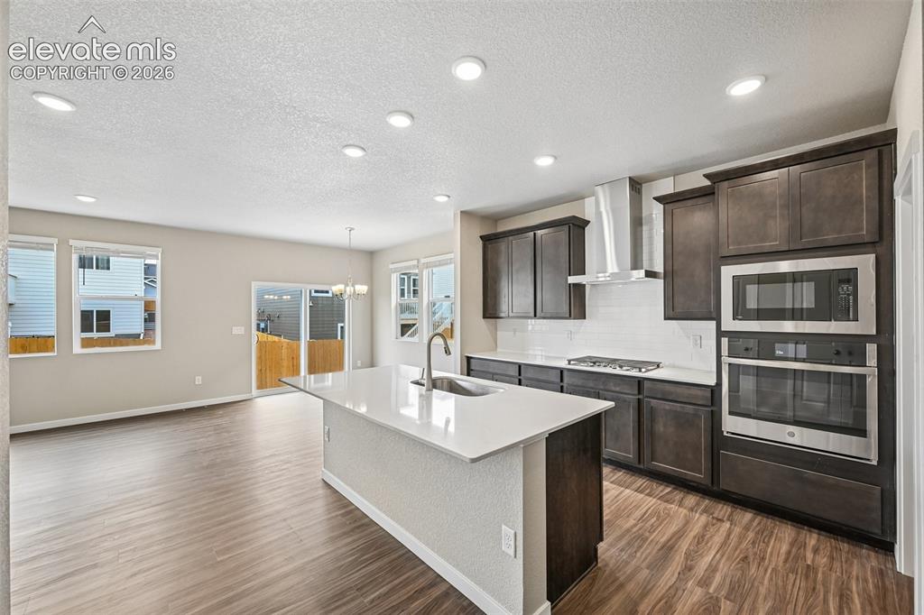 Image 12 of 50: Kitchen