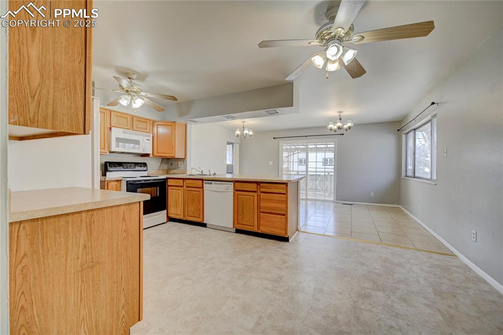 Image 12 of 44: Kitchen