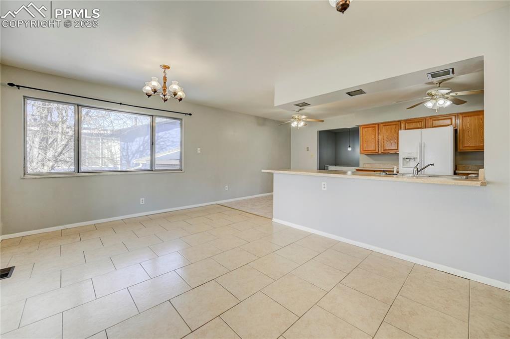Image 16 of 44: Kitchen