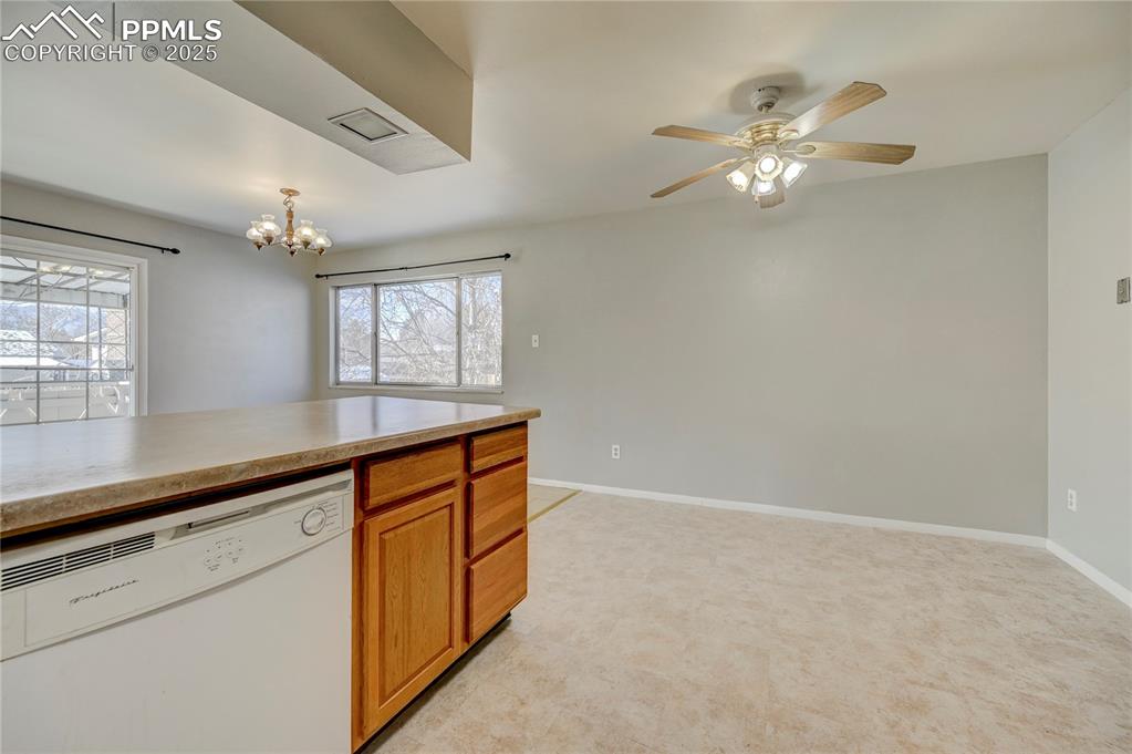 Image 17 of 44: Kitchen