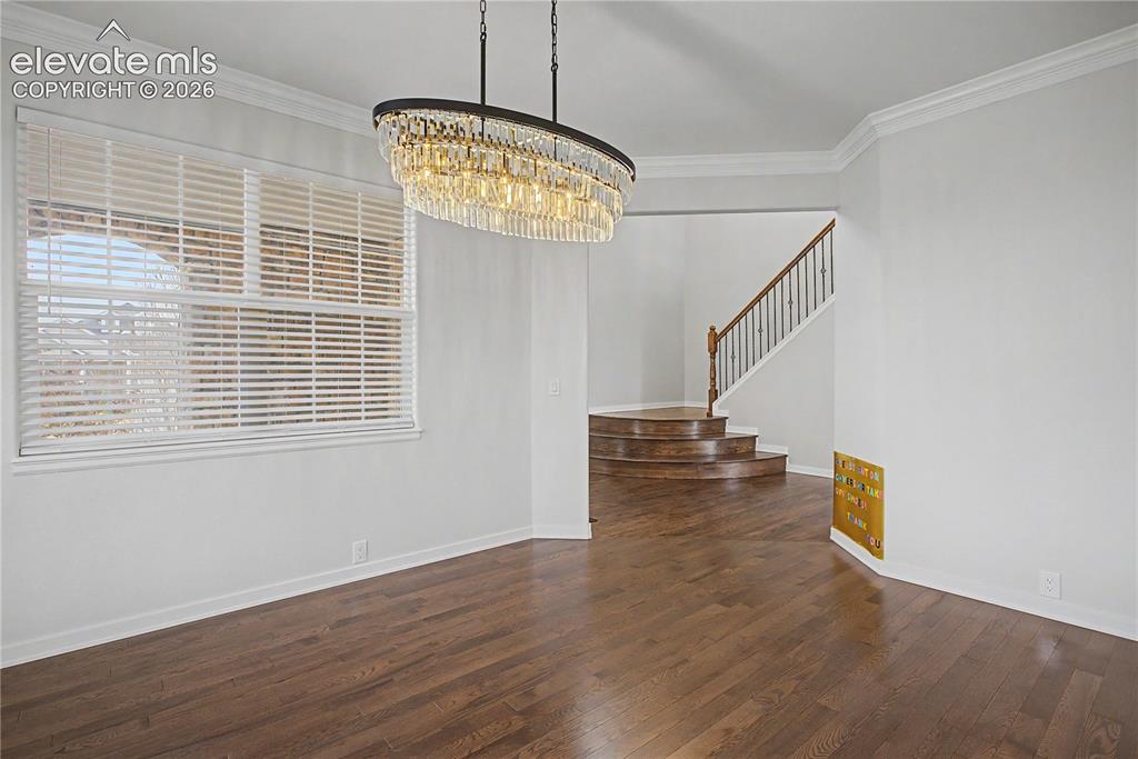 Image 10 of 46: Dining Area