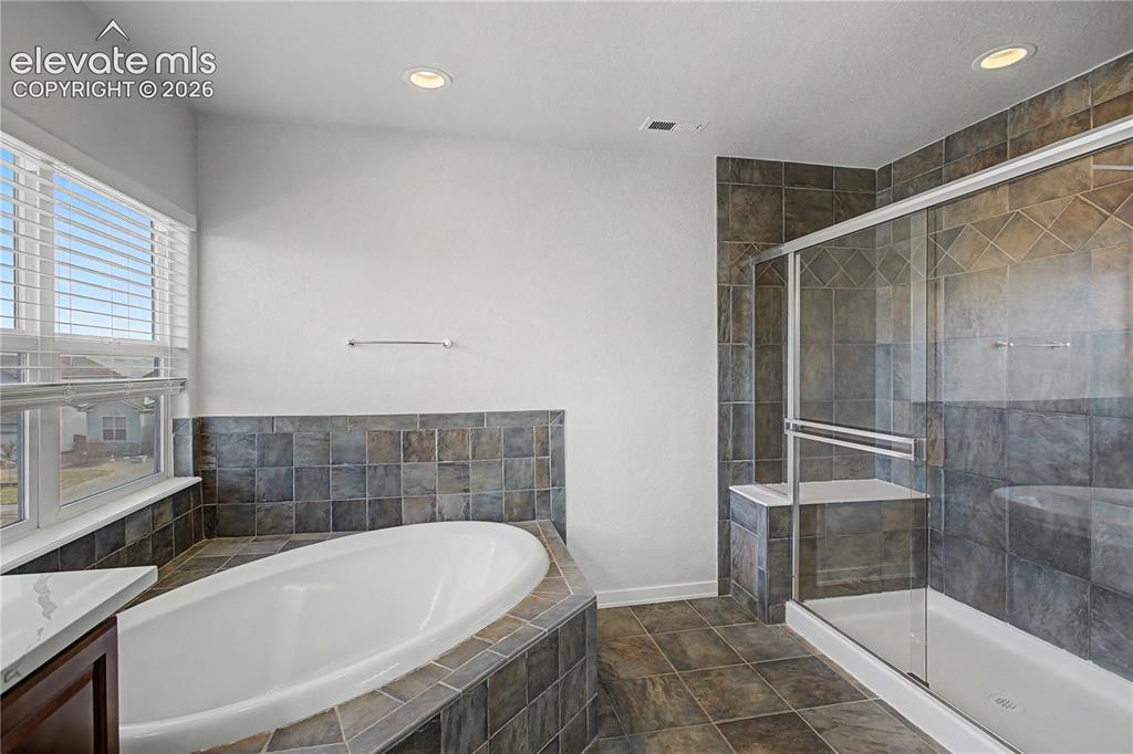 Image 15 of 46: Bathroom