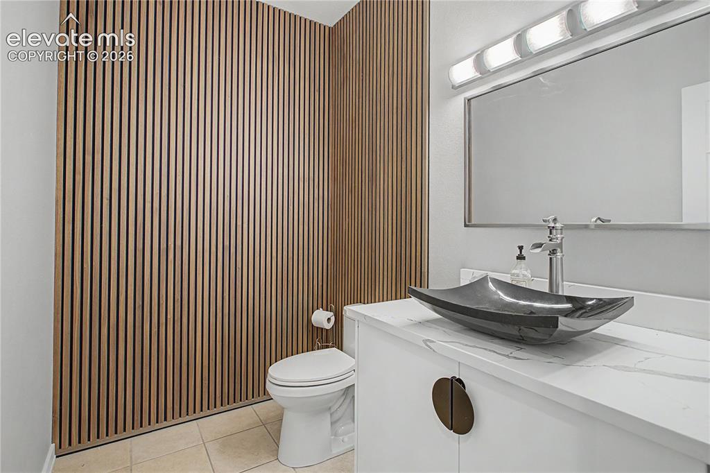 Image 16 of 46: Bathroom