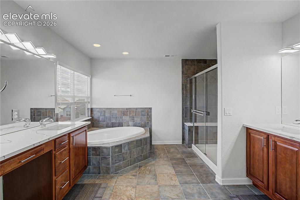 Image 17 of 46: Bathroom