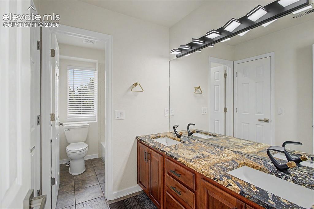 Image 18 of 46: Bathroom