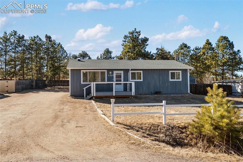 Image 3 of 34: Cozy Mountain Ranch waiting for You!