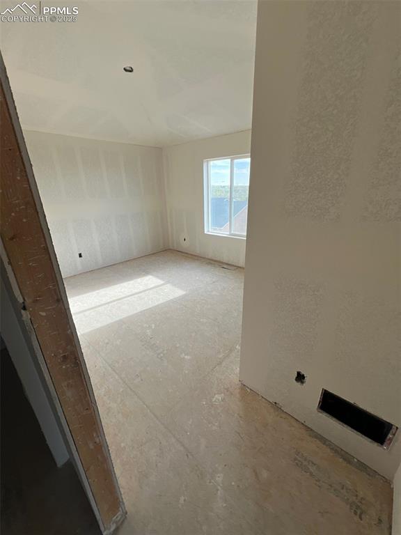 Image 19 of 22: View of empty room