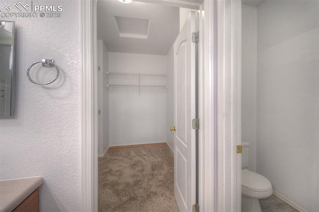 Image 17 of 25: Bathroom