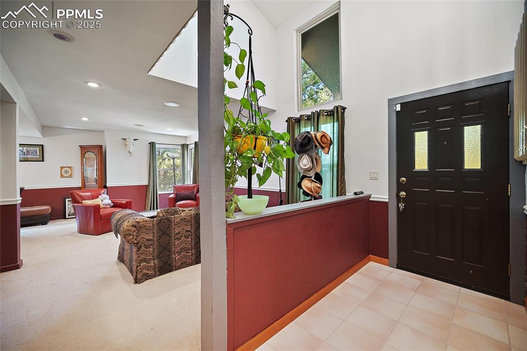 Image 5 of 50: Entry