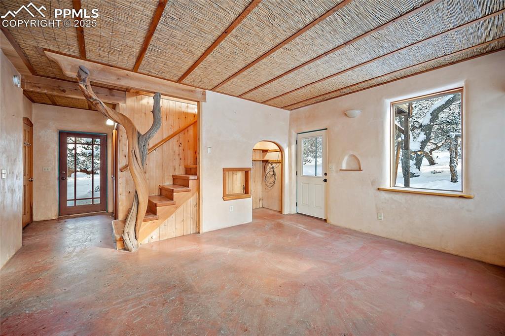 Image 11 of 46: Entry