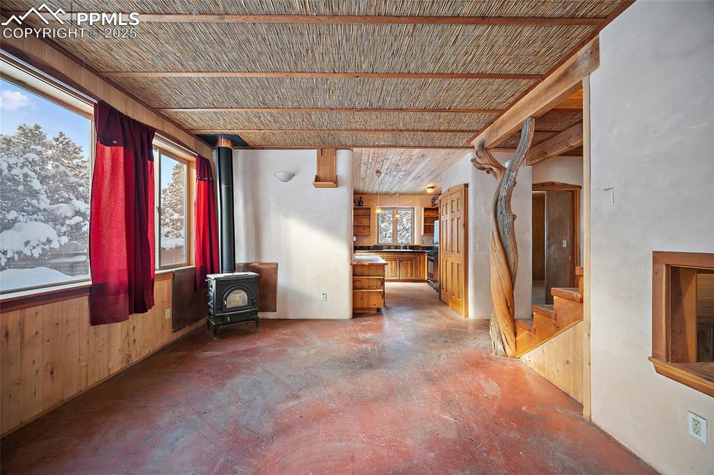 Image 5 of 46: Living Room