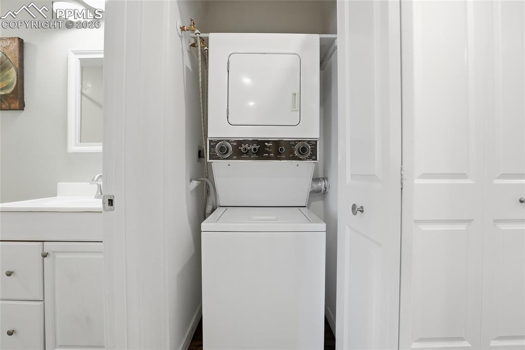 Image 14 of 26: Laundry