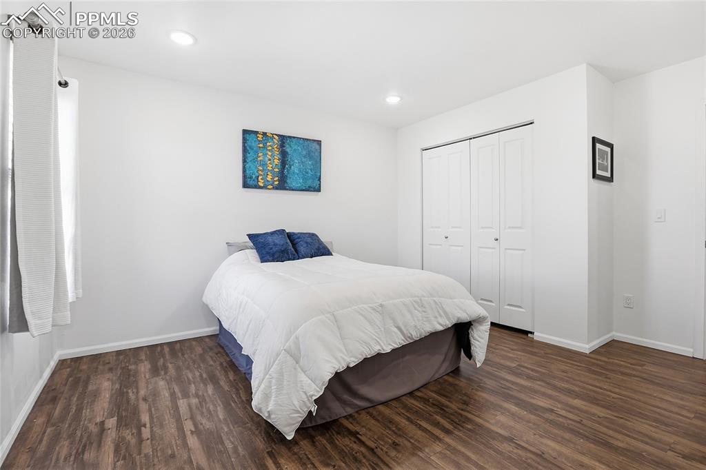 Image 20 of 26: Bedroom