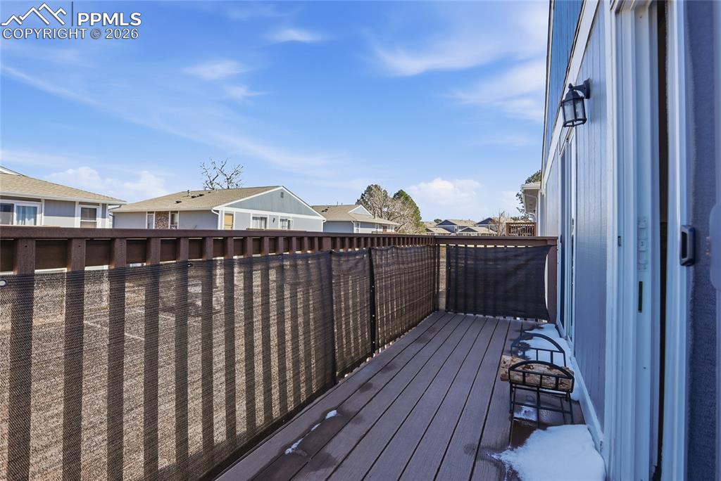 Image 24 of 26: Deck