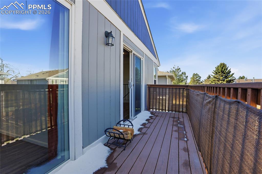 Image 25 of 26: Deck