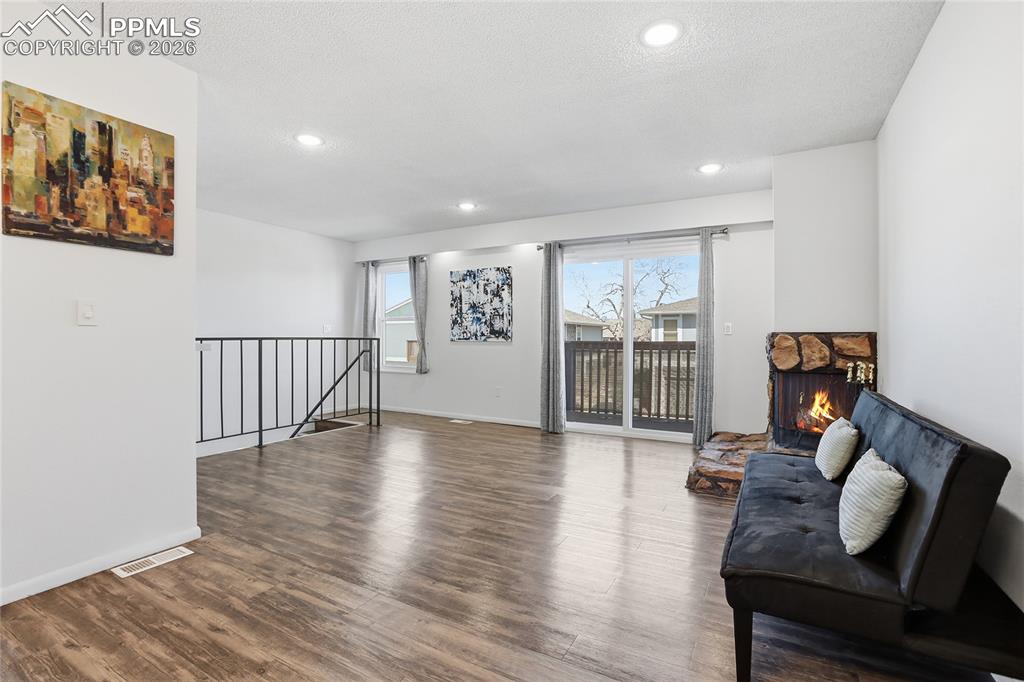 Image 5 of 26: Sitting Room