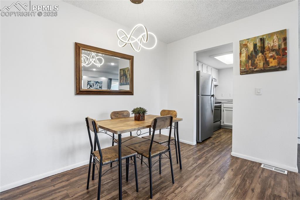 Image 8 of 26: Dining Area