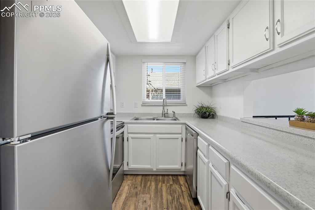 Image 9 of 26: Kitchen