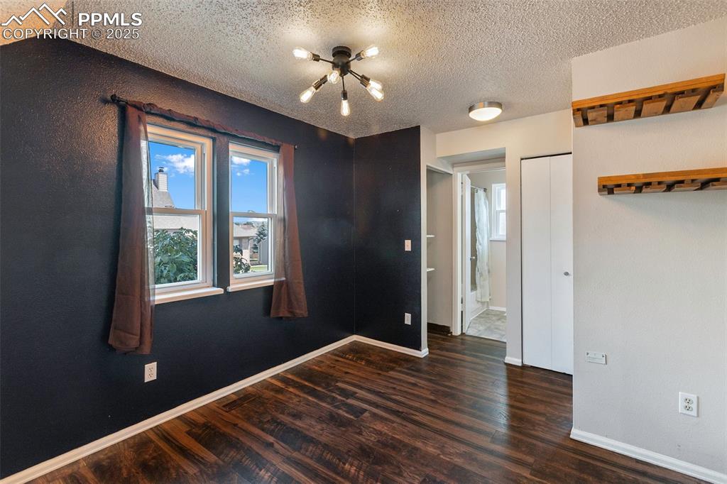 Image 16 of 29: Dining Room