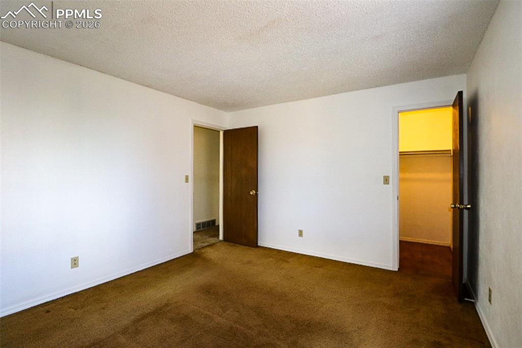 Image 13 of 27: Bedroom