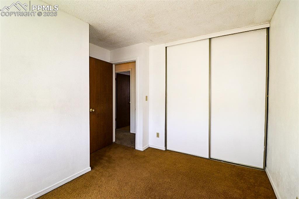 Image 15 of 27: Bedroom