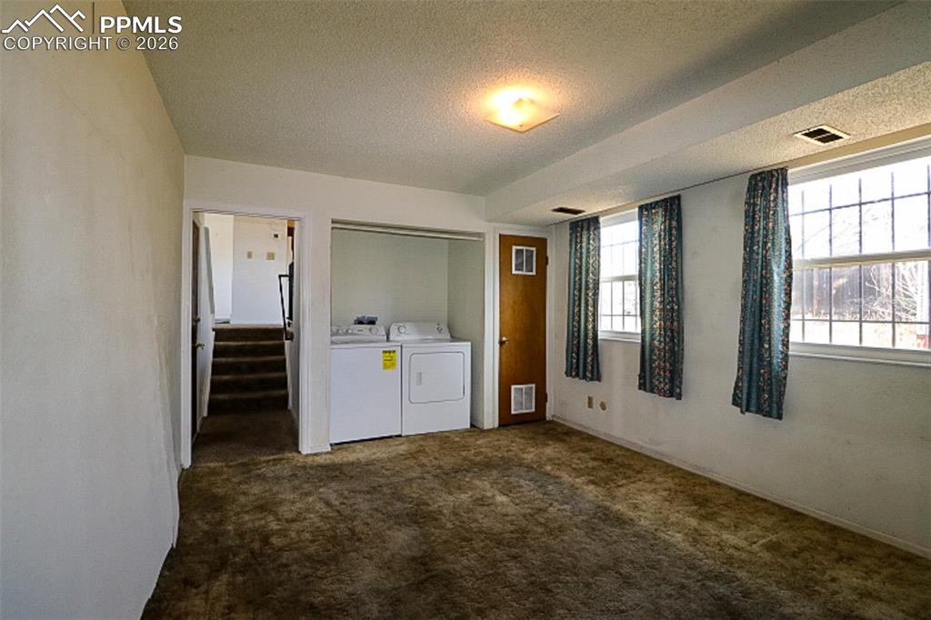 Image 22 of 27: Laundry