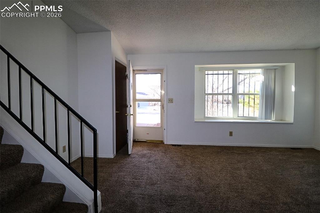 Image 3 of 27: Entry