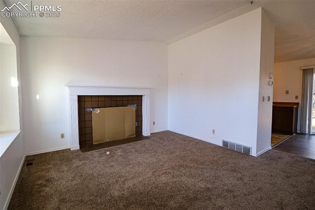 Image 5 of 27: Living Room