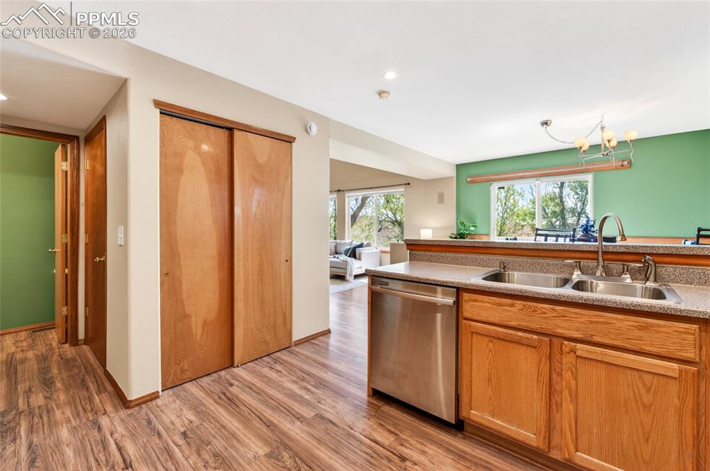 Image 10 of 42: Kitchen