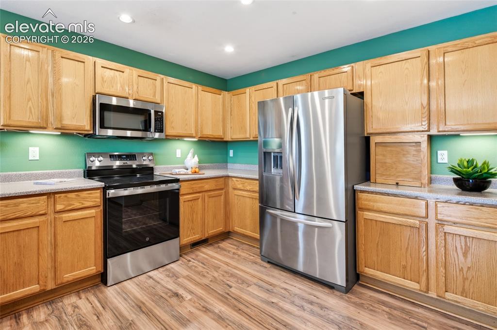 Image 10 of 42: Kitchen