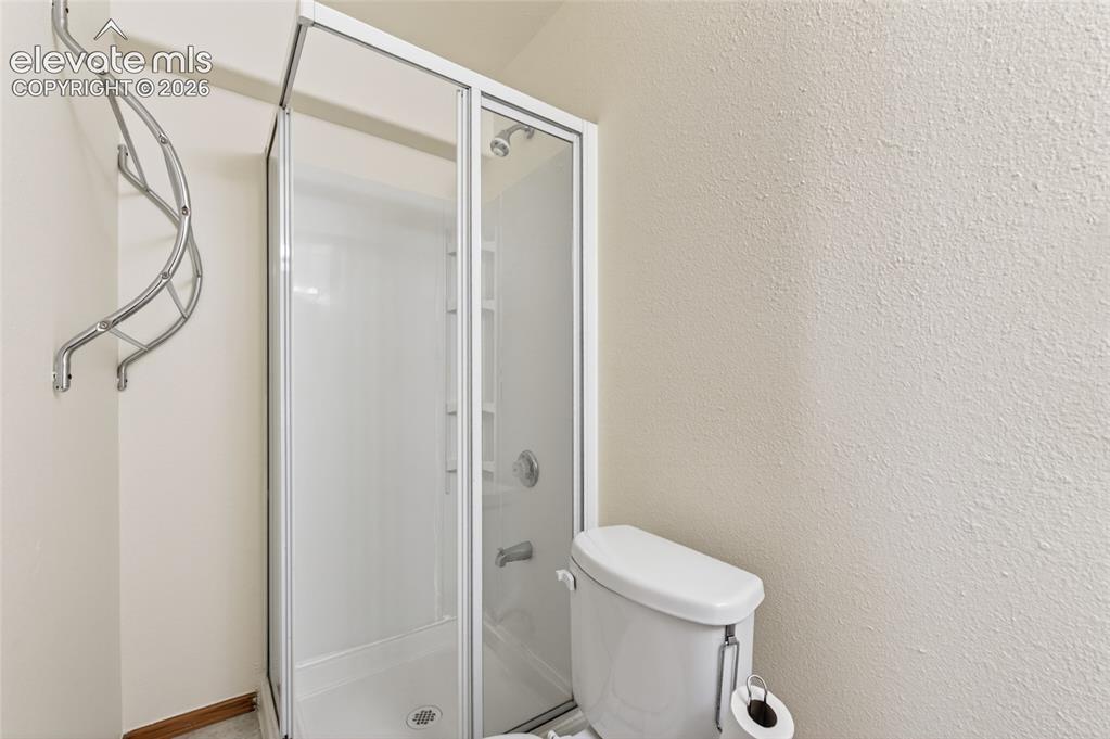 Image 35 of 42: Bathroom