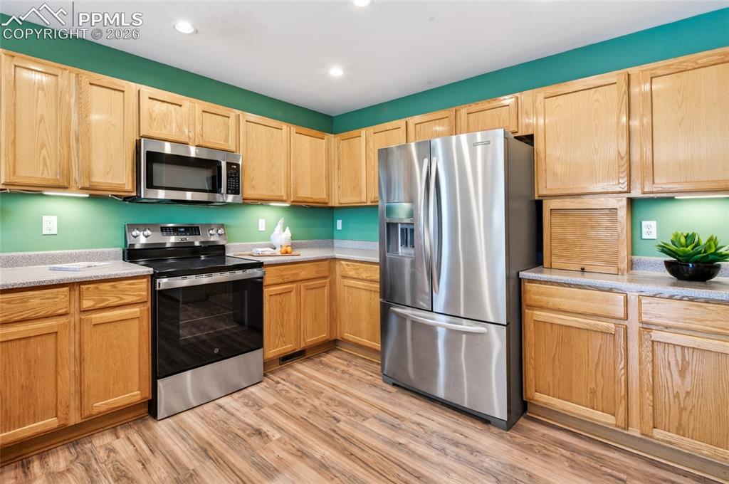 Image 9 of 42: Kitchen