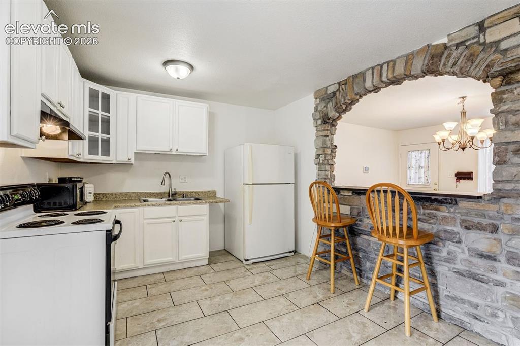 Image 12 of 46: Kitchen