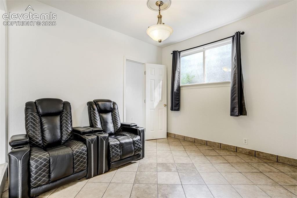 Image 8 of 46: Sitting Room