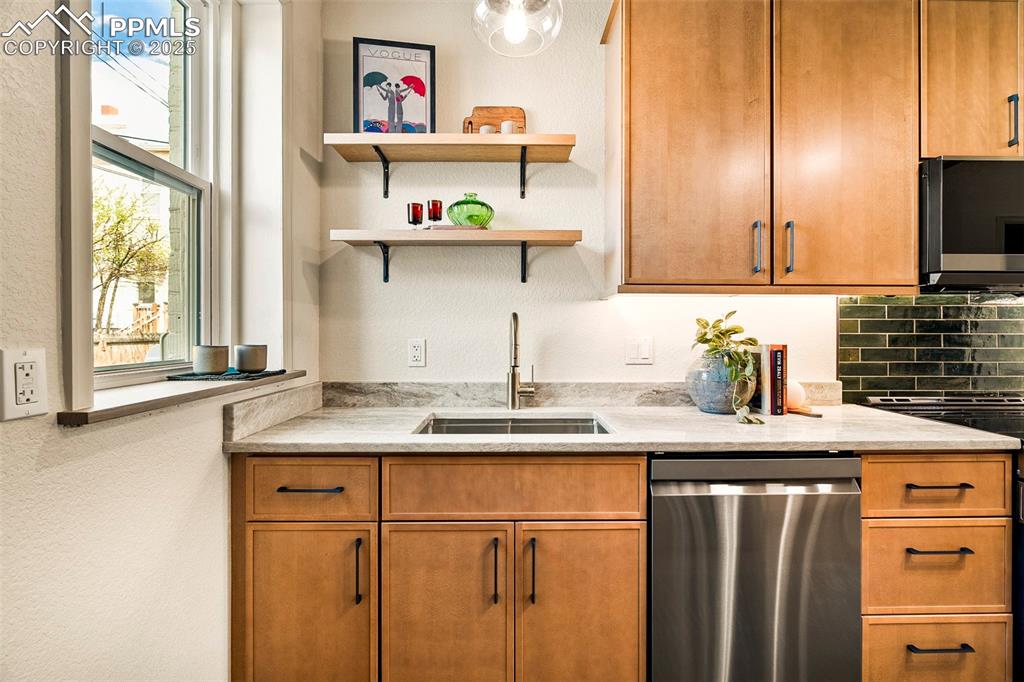 Image 13 of 47: Just enough open shelving is convenient for quick-reach items.