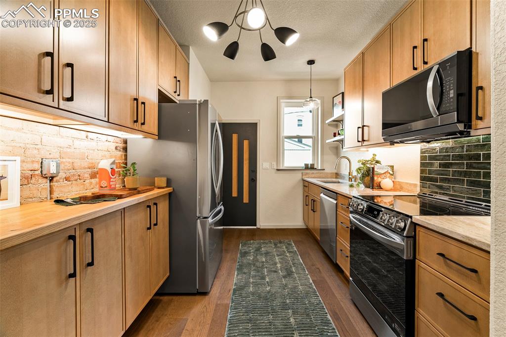 Image 15 of 47: The large custom kitchen has been completely remodeled, with tons of upper/
