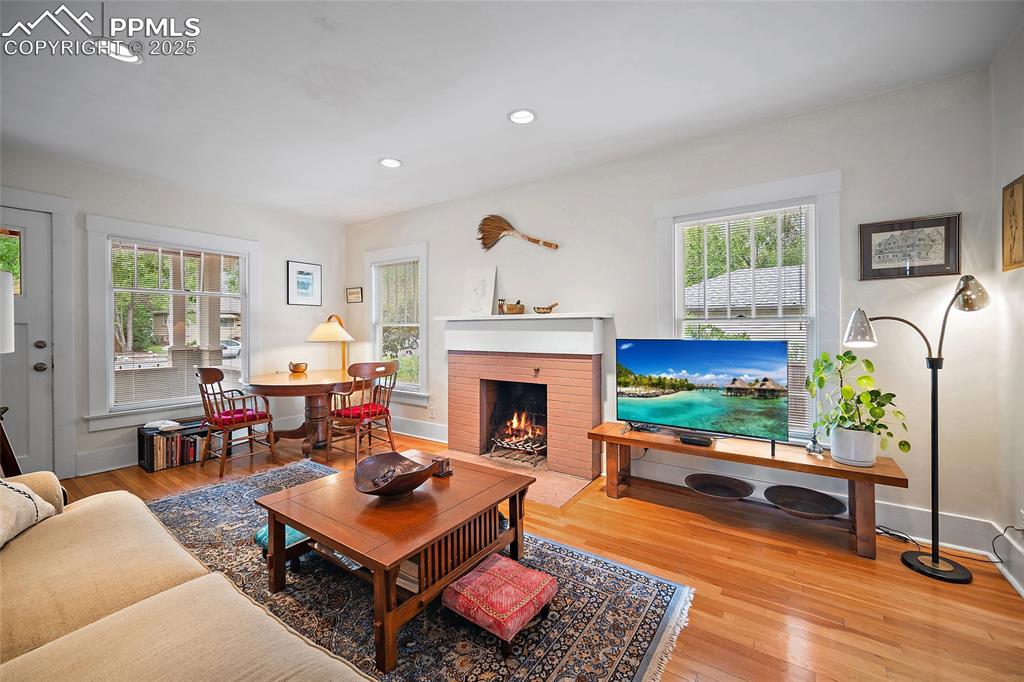 Image 10 of 50: Living Room