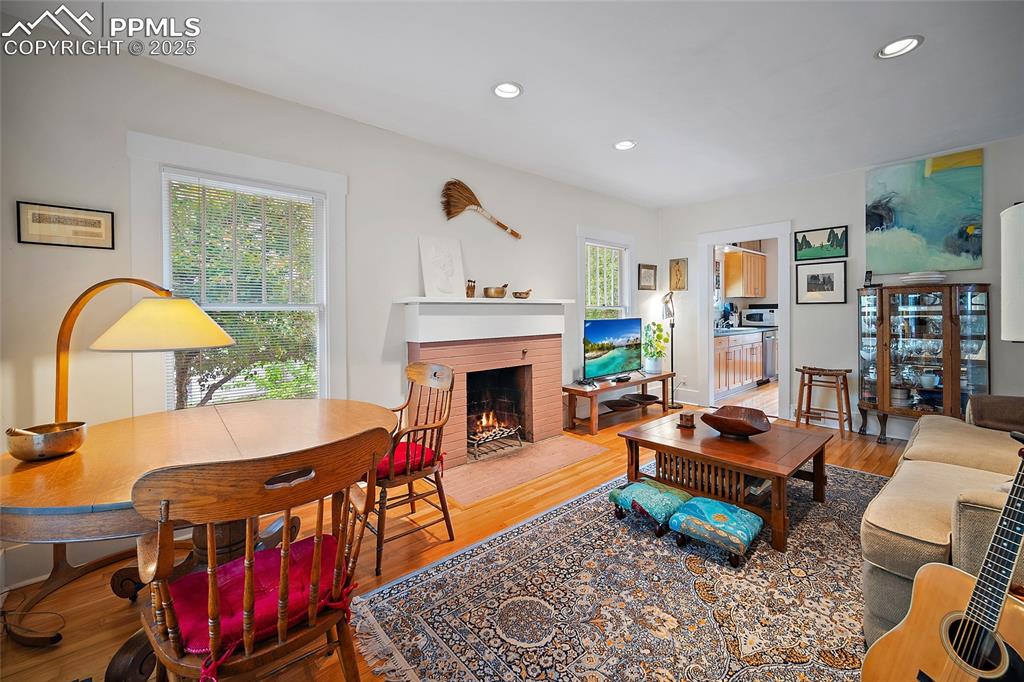 Image 9 of 50: Living Room