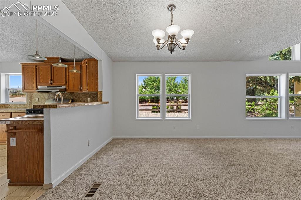 Image 9 of 24: Dining Area