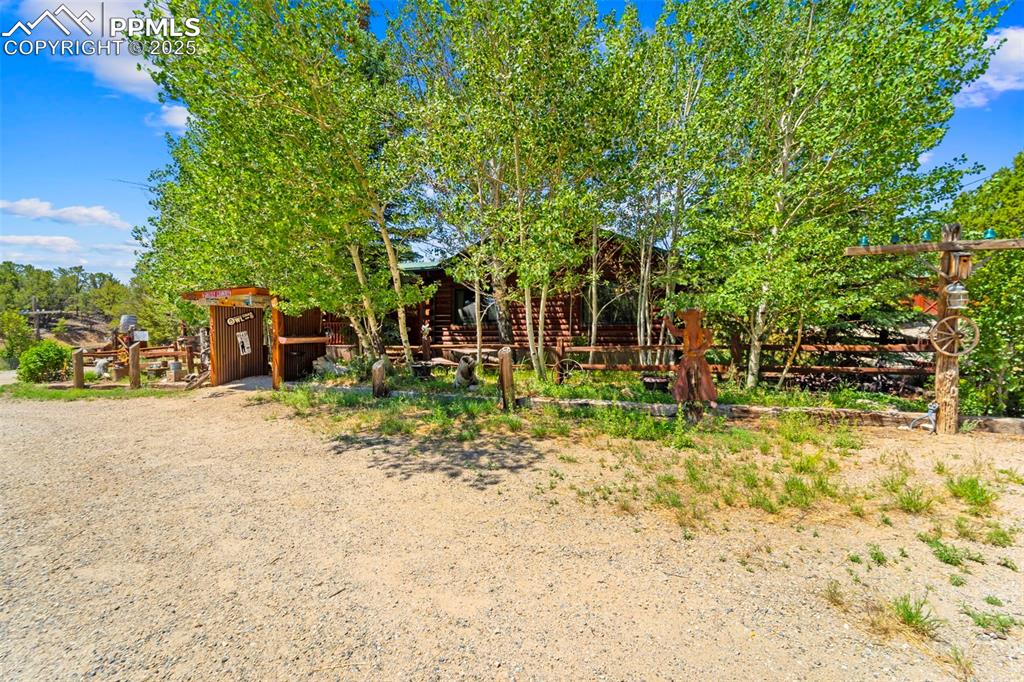 Image 12 of 49: Yard
