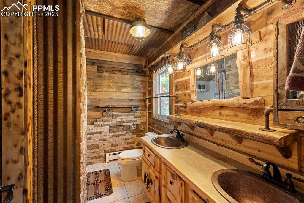Image 46 of 49: Bathroom