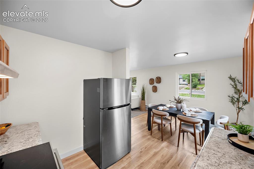 Image 11 of 32: Kitchen