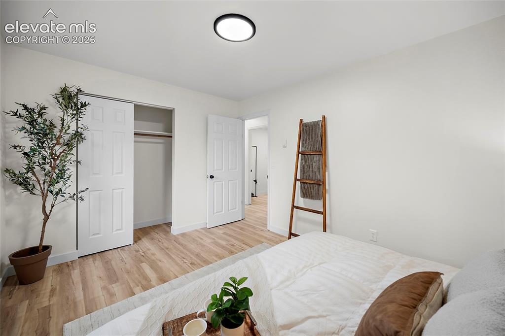 Image 14 of 32: Bedroom
