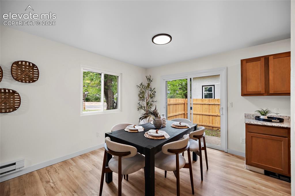 Image 8 of 32: Dining Area