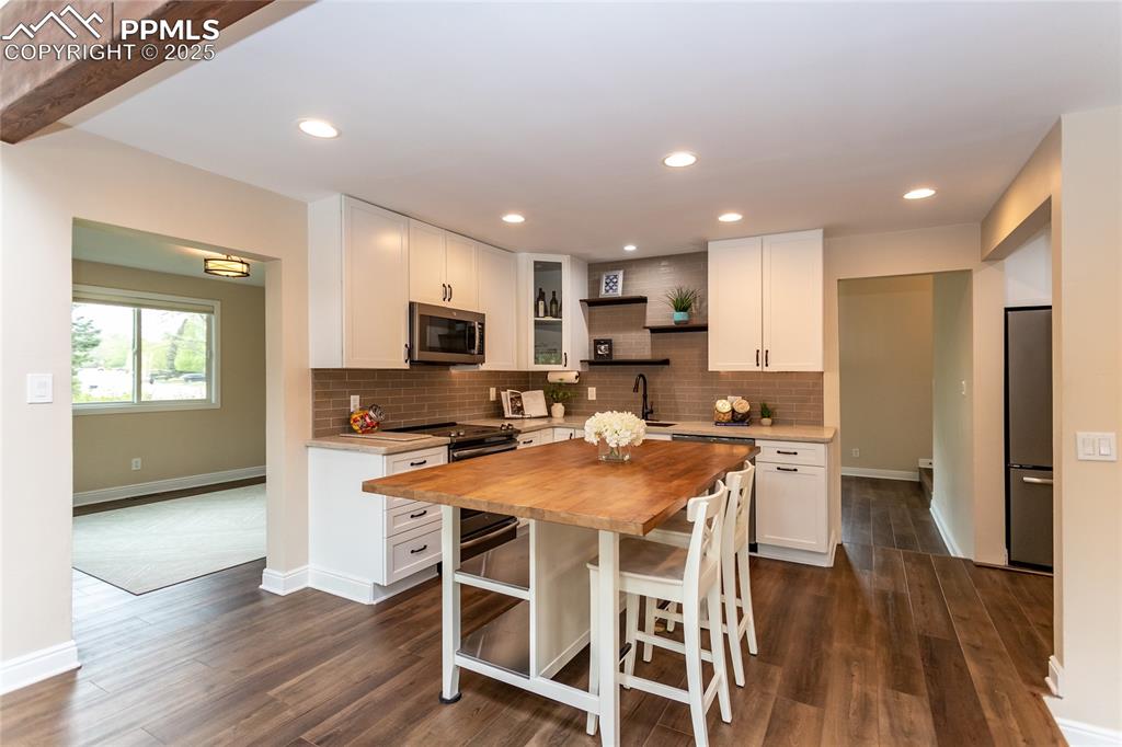 Image 19 of 50: 42 inch upper cabinets have under cabinet lighting.