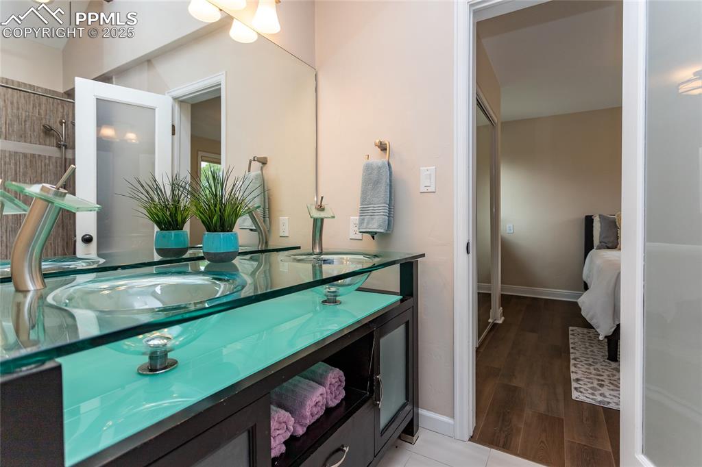 Image 38 of 50: Gorgeous upper level Jack & Jill bathroom with double sinks, vaulted ceilin