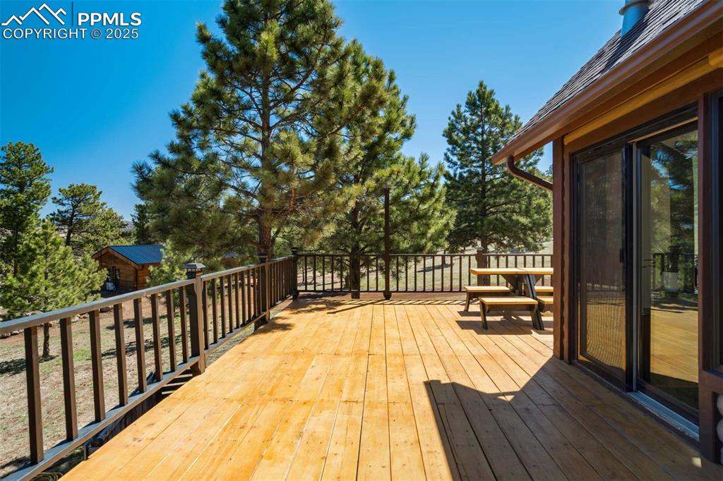 Image 22 of 50: Deck