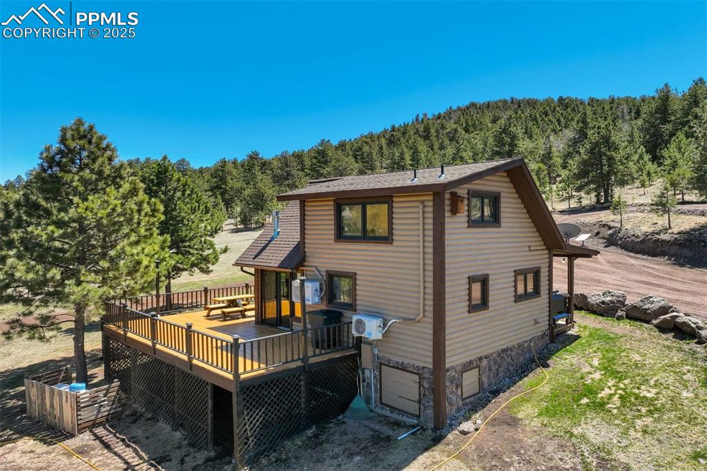 Image 5 of 50: Back of Structure